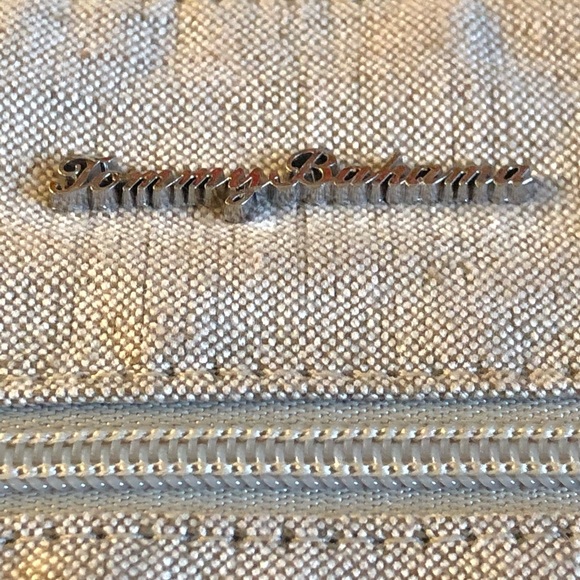 ✨3 for $40✨Tommy Bahama canvas wristlet. - Picture 5 of 8